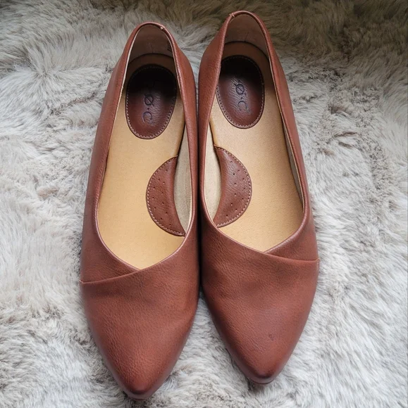 Boc Janella Light Brown Pointed Toe Flats - Picture 3 of 9